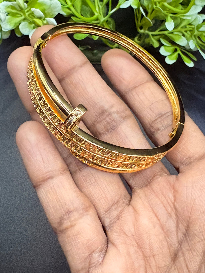 Reihana stainsteel Golden Bracelet