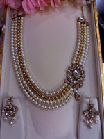 Load image into Gallery viewer, Beautiful White And Gold Pearl Mala Set

