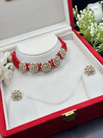 Load image into Gallery viewer, Kareena Kundan Indian Choker Set
