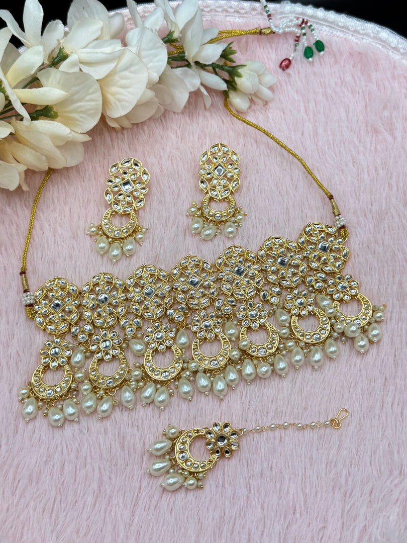 Ditya Kundan choker set