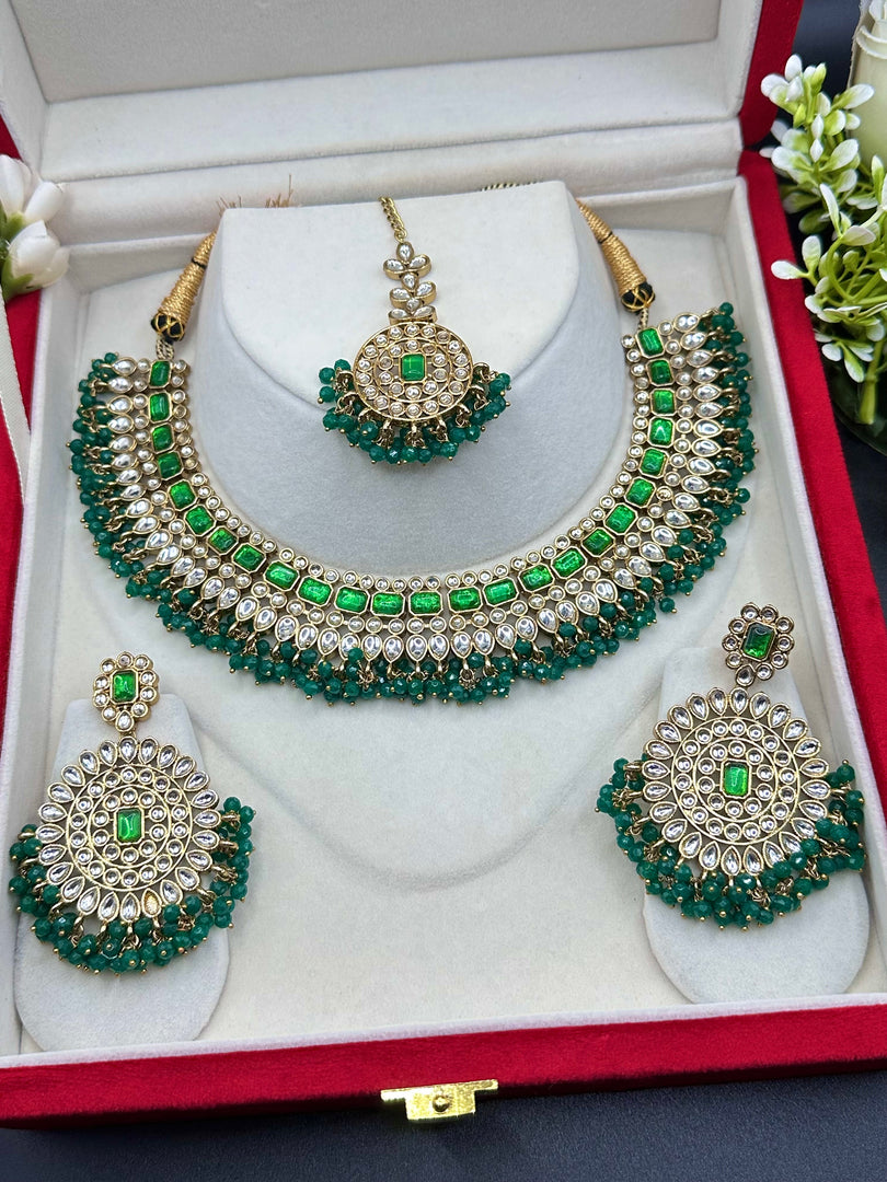 Deepali Kundan Choker Set.