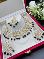 Load image into Gallery viewer, Chetana Kundan Necklace Set
