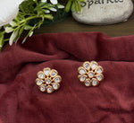 Load image into Gallery viewer, Tyaani Kundan studs