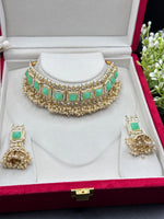 Load image into Gallery viewer, Karishma style Kundan Choker set
