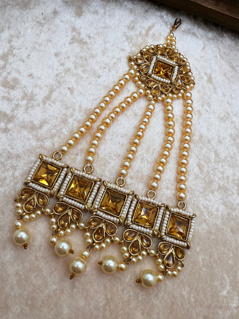 माधुरी गोल्डन झूमर