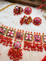 Load image into Gallery viewer, Red Meenakari Choker With Tikka Earring Passa Set