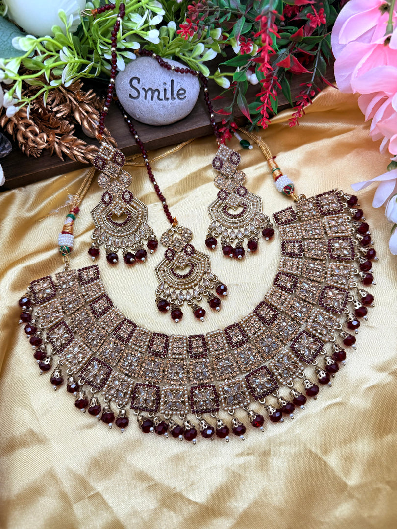 अंगूरी मैरून पोल्की इंडिना चोकर सेट