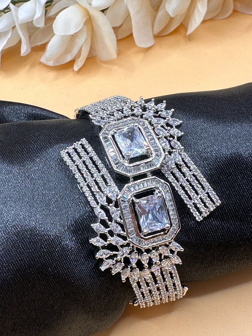 Pakis American Diamond Openable Bracelet