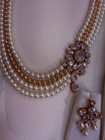 Load image into Gallery viewer, Beautiful White And Gold Pearl Mala Set
