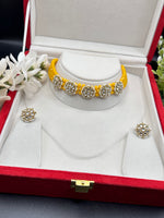 Load image into Gallery viewer, Kareena Kundan Indian Choker Set
