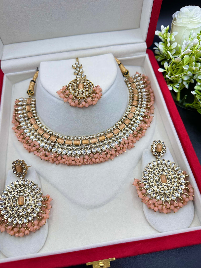 Deepali Kundan Choker Set.