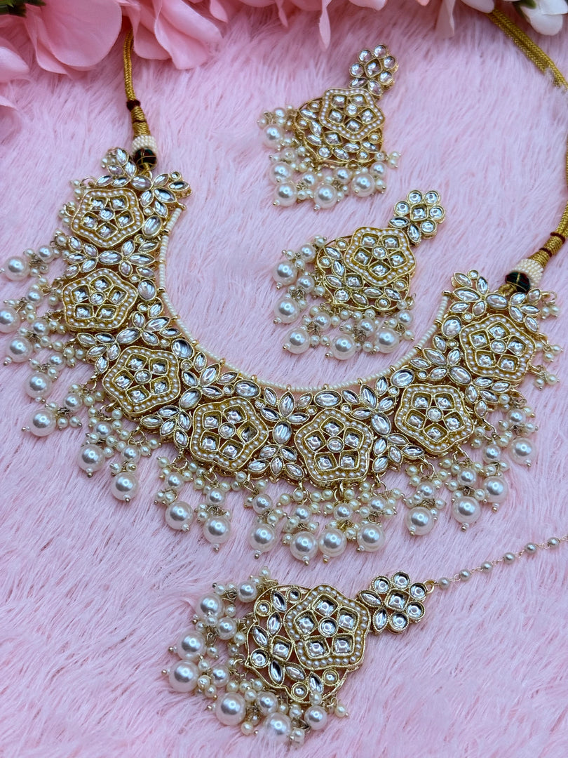 Chetana Kundan Necklace Set