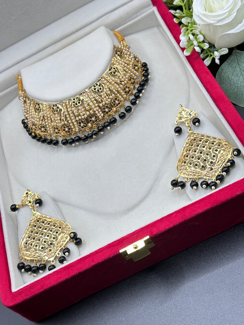 Kavleen Jadau Indian Choker Set