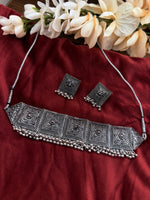 Load image into Gallery viewer, Silver Oxidised choker set with earring