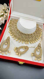 Load image into Gallery viewer, Mehbooba Polki Choker  Set
