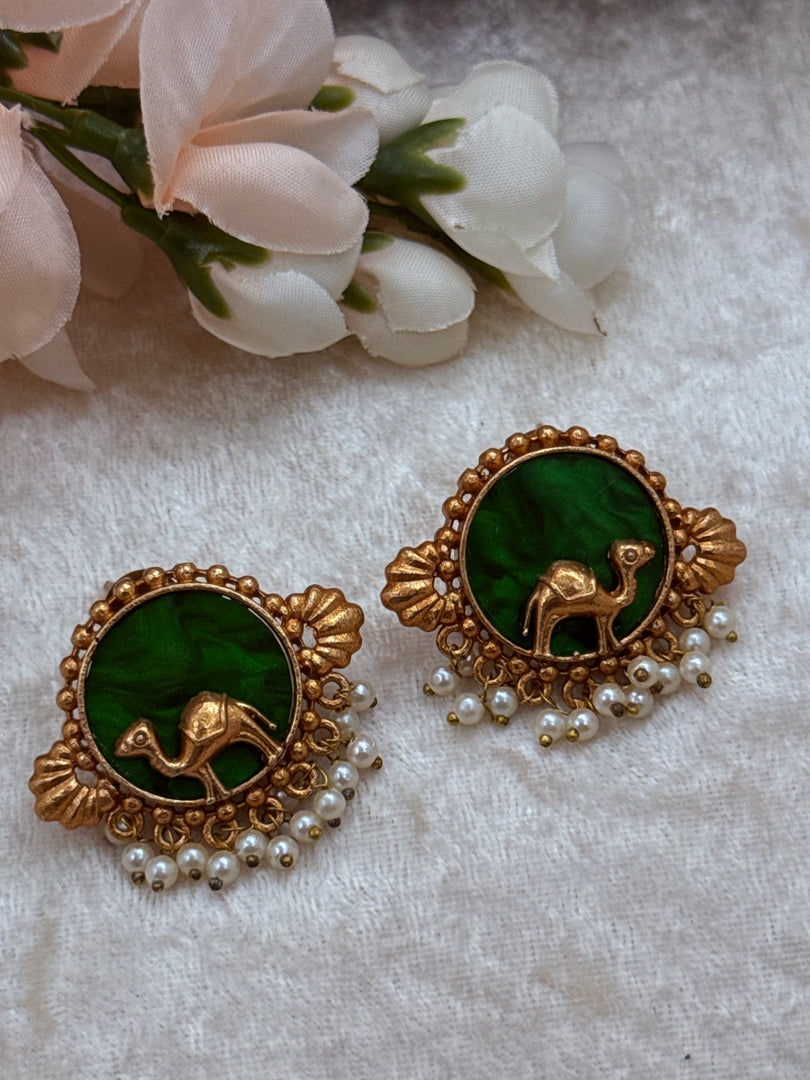 Camel Studs brass gold plated