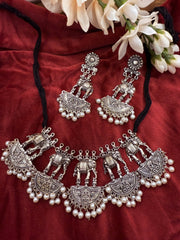 हाटी ऑक्सीडाइज़्ड सिल्वर इंडियन चोकर सेट