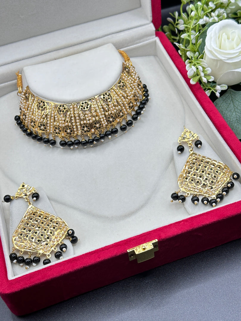 Kavleen Jadau Indian Choker Set