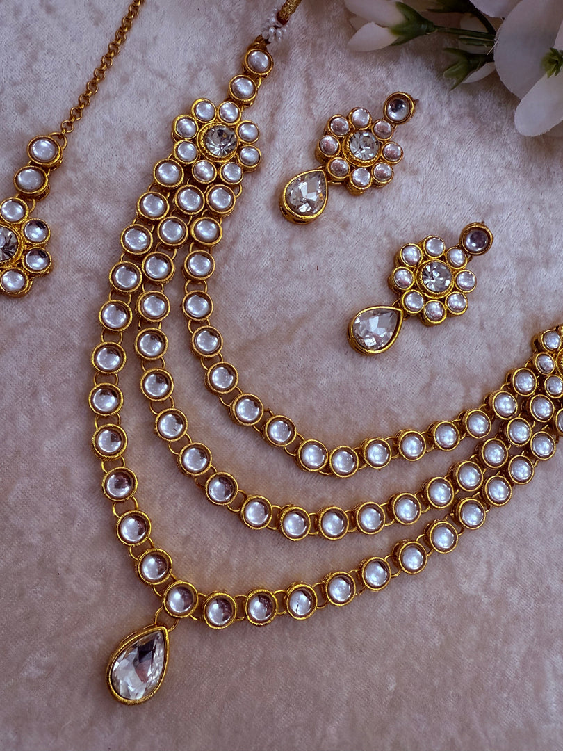 हंसानी थ्री लाइन कुंदन नेकलेस सेट