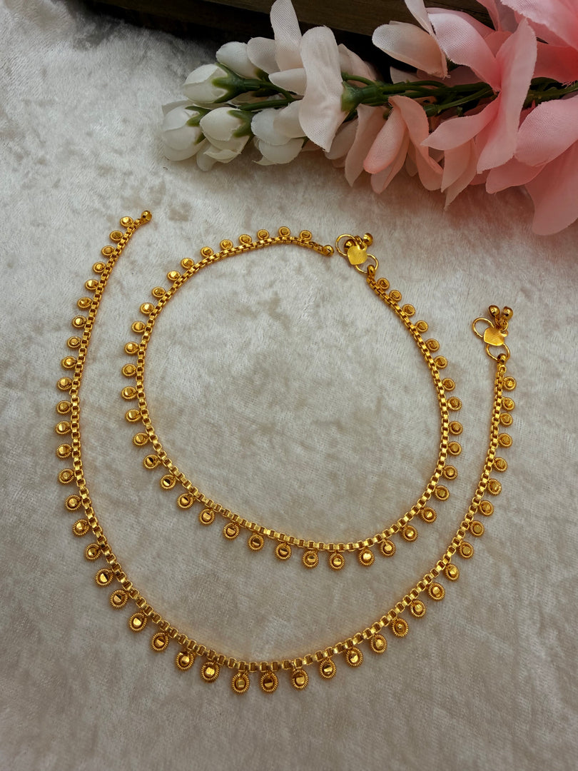 Malini gold plated Golden Payal