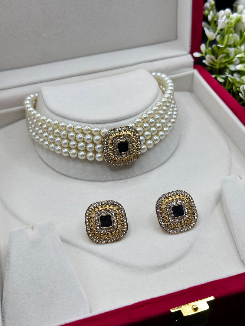 Faima Pearl Choker Set