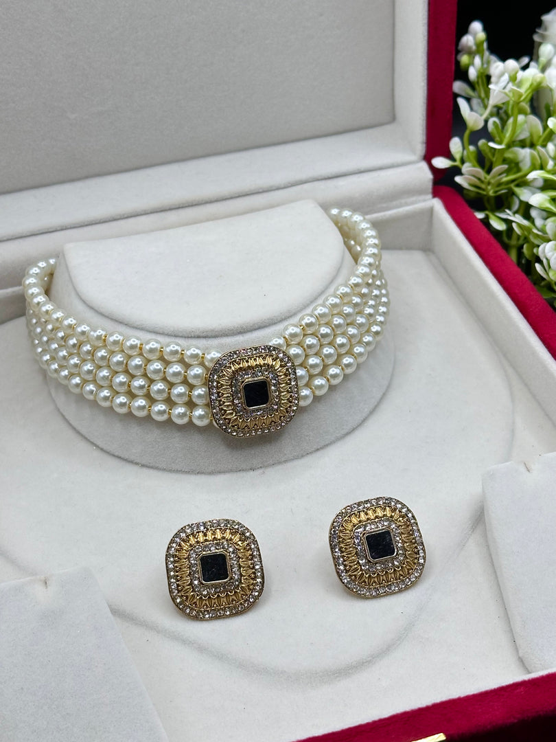 Faima Pearl Choker Set