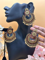 Load image into Gallery viewer, Shivangi Tikka Set
