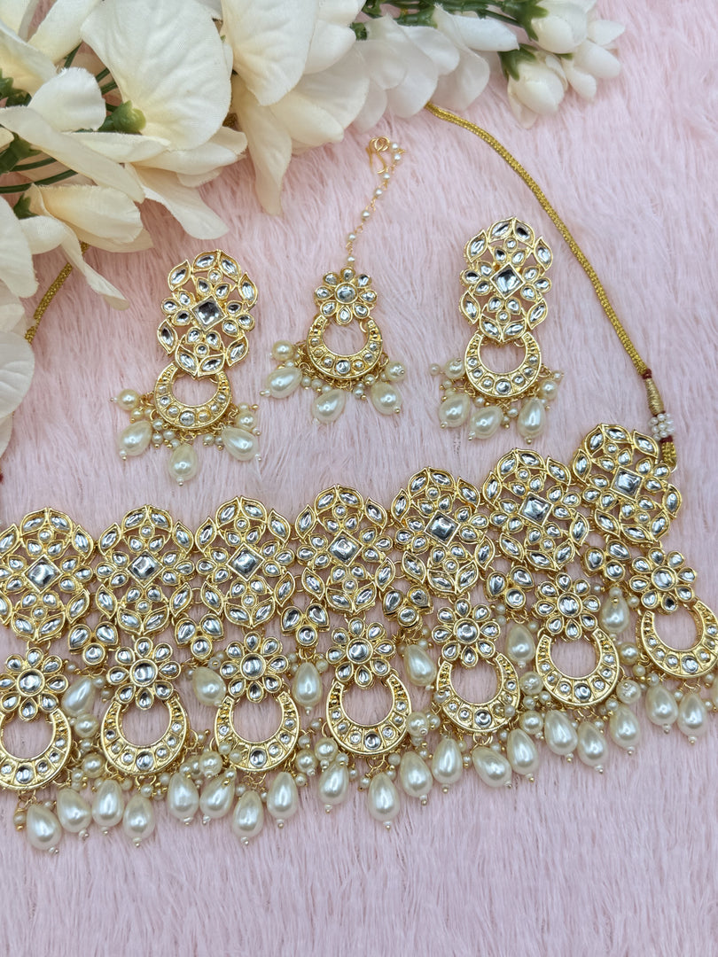 Ditya Kundan choker set