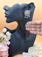 Load image into Gallery viewer, गुलाबी सोने की अमेरिकी हीरे की बालियां
