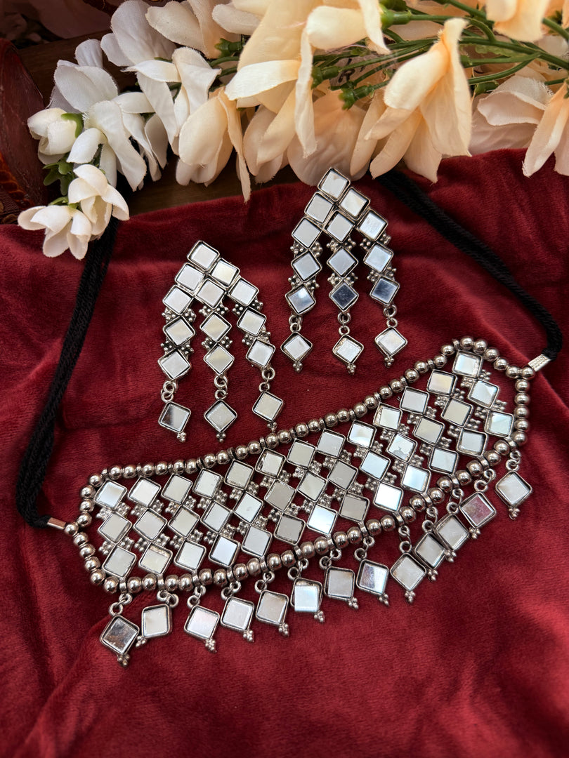 सना ऑक्सीडाइज़्ड मिरर चोकर सेट