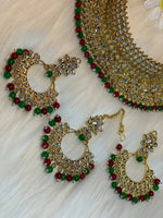 छवि को गैलरी व्यूअर में लोड करें, Green Red Gold platted Kundan Necklace Set - Affinity Giya