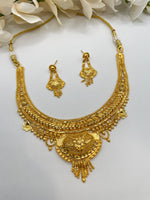 Load image into Gallery viewer, Farida Golden Necklace Sets
