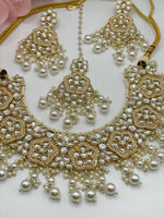 Load image into Gallery viewer, Chetana Kundan Necklace Set
